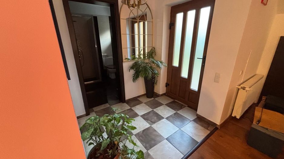 Vila deosebita aproape de padure - Poză 46