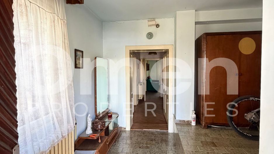 Casa de vanzare cu 446 mp teren si garaj, situata in zona centrala - Poză 3