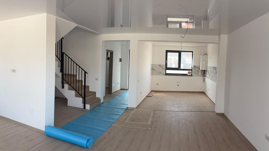 Duplex modern intr-o zona linistita - Poză 1