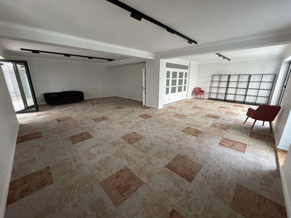 Spațiu modern cu terasă de inchiriat | Showroom, birou sau studio - Poză 3