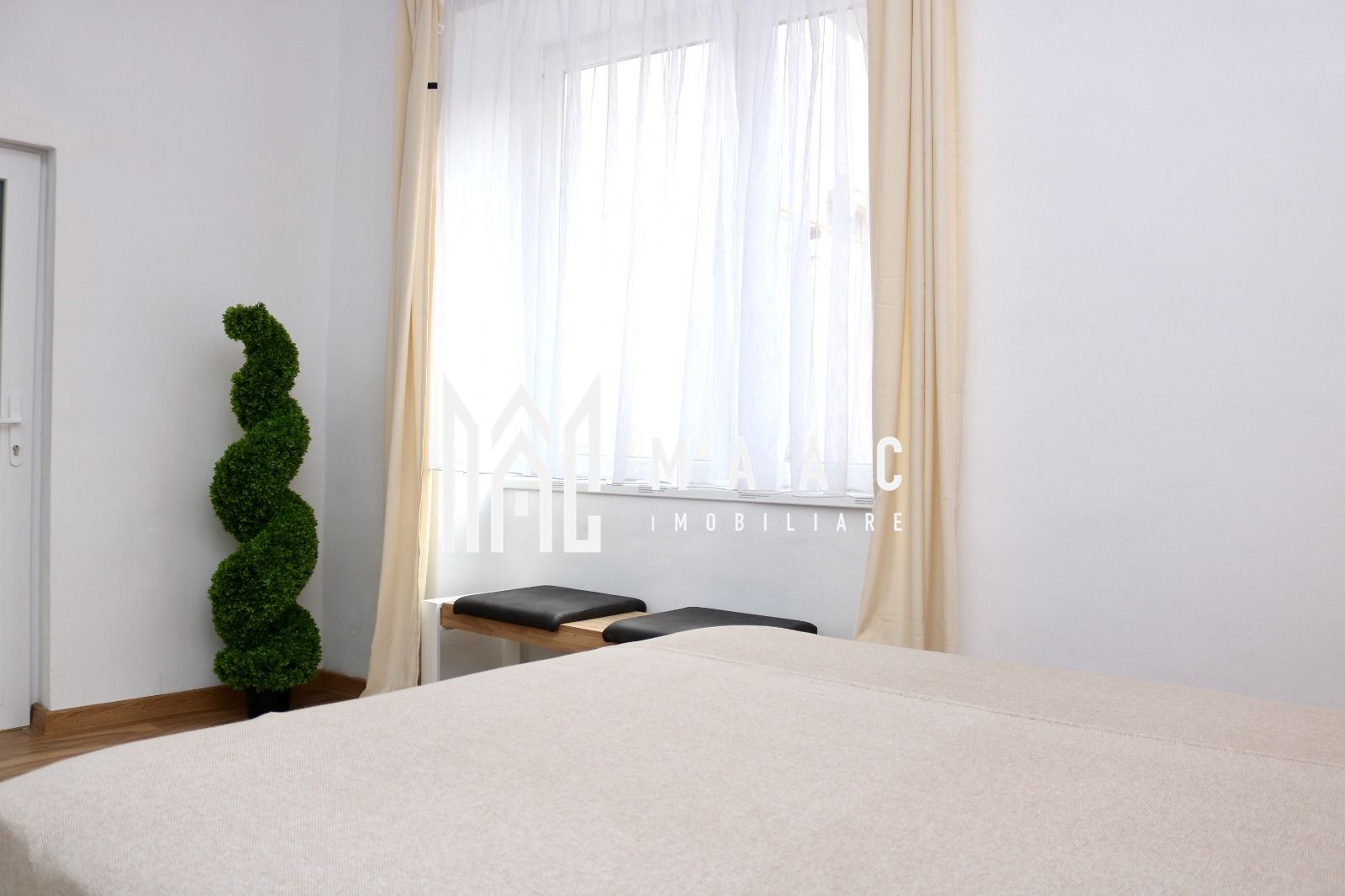 Apartament 4 camere de închiriat | Cisnădie, Central | Curte - Poză 25