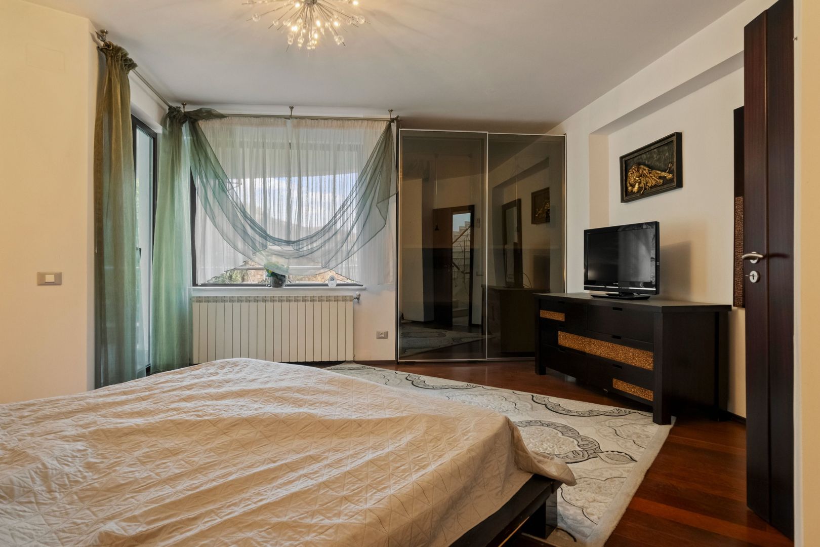 VILA ELEGANTA 5 CAMERE CU CURTE SI TERASA || EROU IANCU NICOLAE- PIPERA - Poză 17