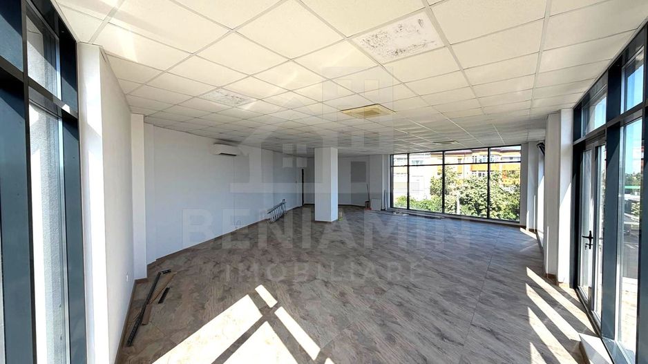 Spatiu comercial pe Bulevardul Decebal - Rovine - Helmat 100mp - Poză 2