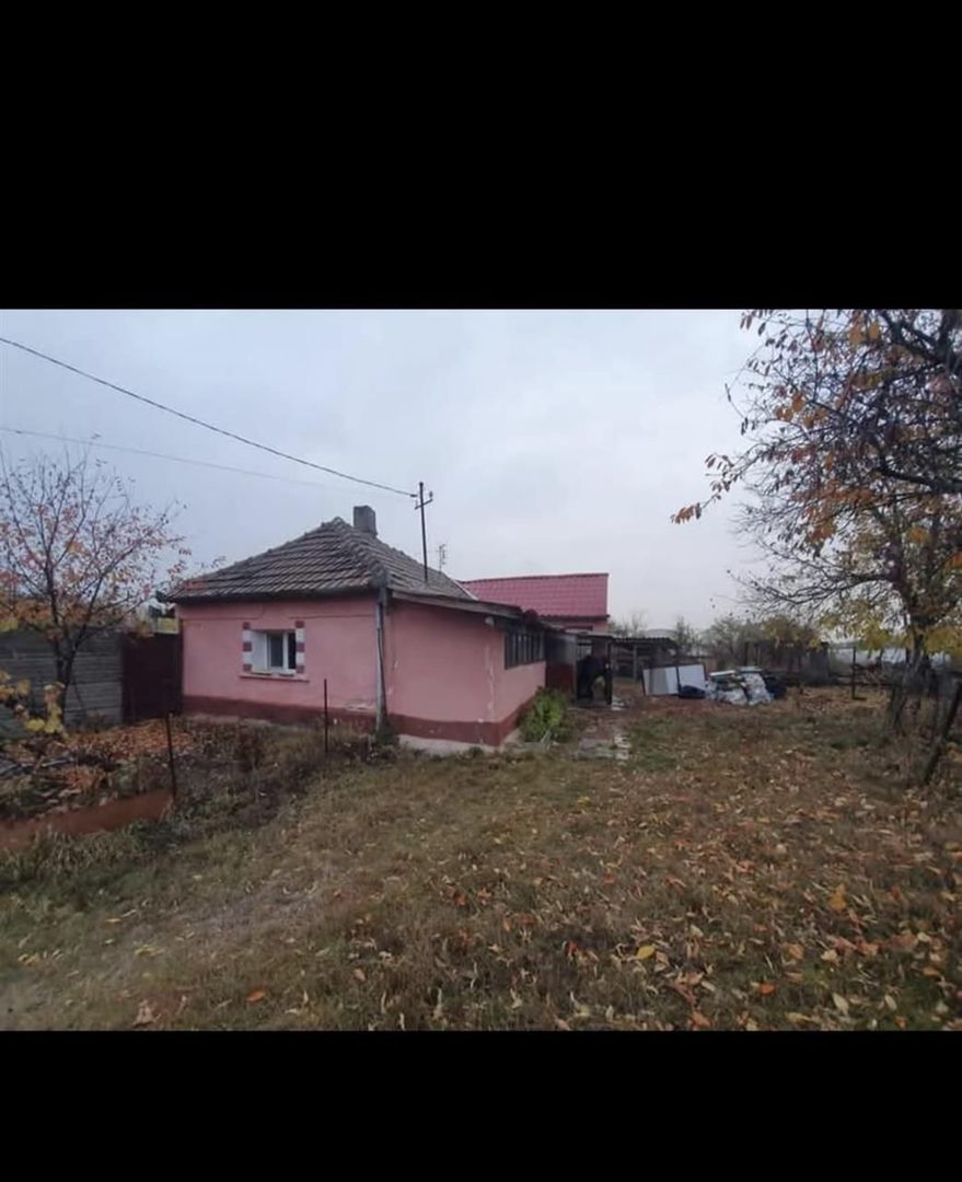 Casa in Les la asfalt si utilitati - Poză 3