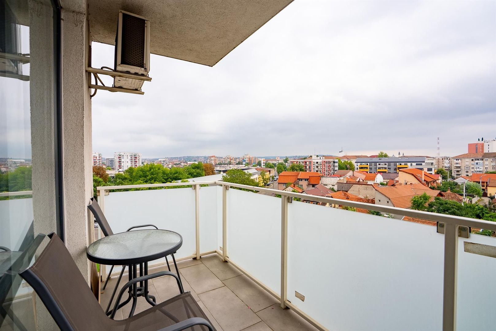 De inchiriat apartament 3 camere prima onestilor cu loc de parcare - Poză 8