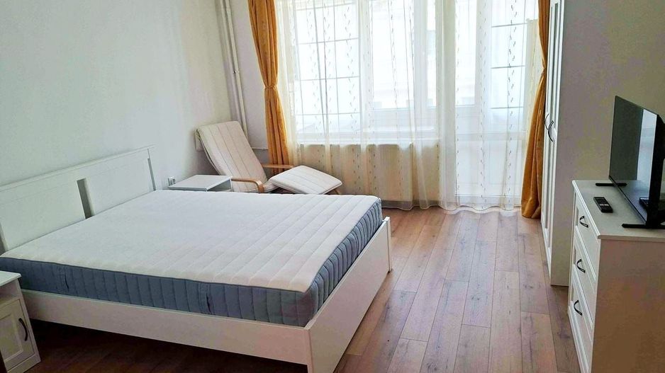 Inchiriez garsoniera vis a vis de Athenee Palace nou renovata - Poză 2