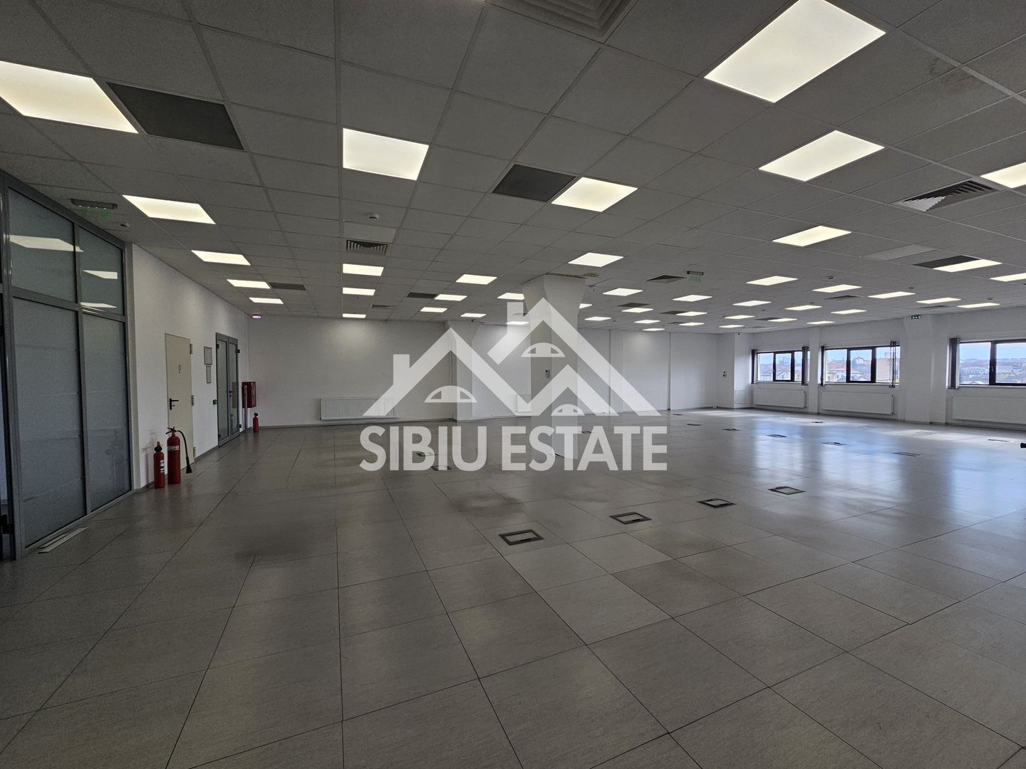 Spatiu de birouri de inchriat locatie centrala si vizibilitate buna - Poză 16