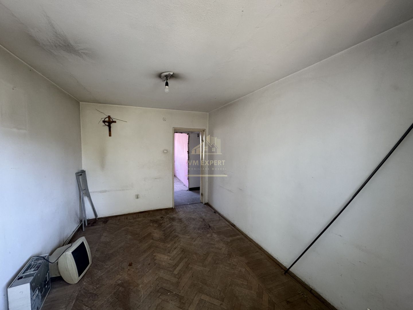 APARTAMENT 3 CAMERE ETAJ 3 CAMPULUNG - Poză 2