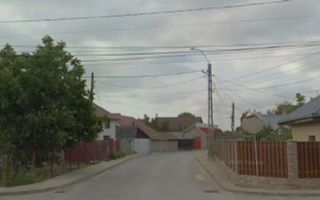 Casă cu 5 camere de vânzare sau închiriat în Pașcani, zonă centrală, cu teren și deschidere la stradă asfaltată - Poză 2