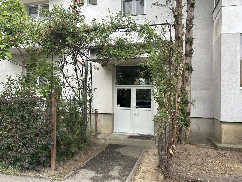 BRASADAS vinde ap 2 cam CARAMIDA etaj 4/4 Solidarității. - Poză 1