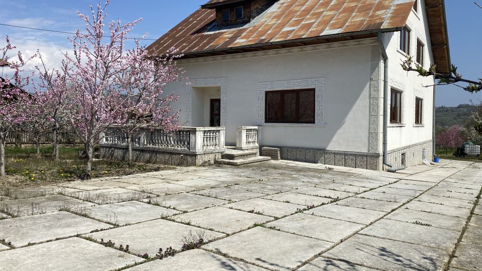 Vanzare casă spațioasă cu teren generos în Cândești Vale–jud Dambovita - Poză 2