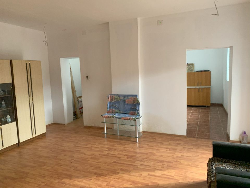  Casa cu teren generos de 1084 mp in centrul comunei Pischia, strada principala - Poză 13