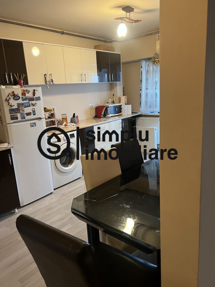 2 camere decomandate, etaj 3/8, lift, centrala termica - 116 000 Euro - Poză 5