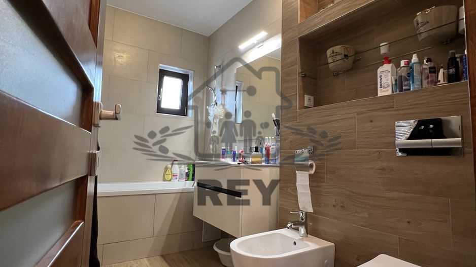 Casă de tip triplex la vânzare 6 camere /Șelimbăr /Secția 1 de Poliție - Poză 5