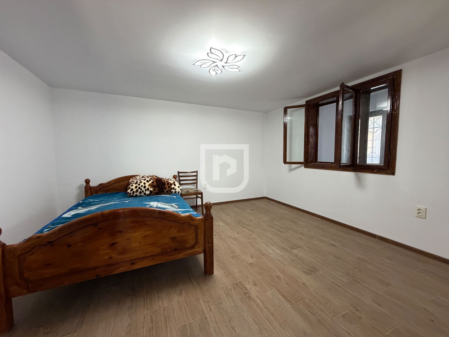 Casa renovata complet, Corlata Centru - Poză 2