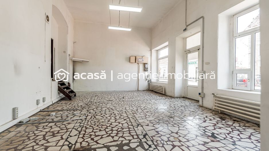 Spatiu comercial ,cu vitrina de  in zona Boul Rosu. - Poză 2
