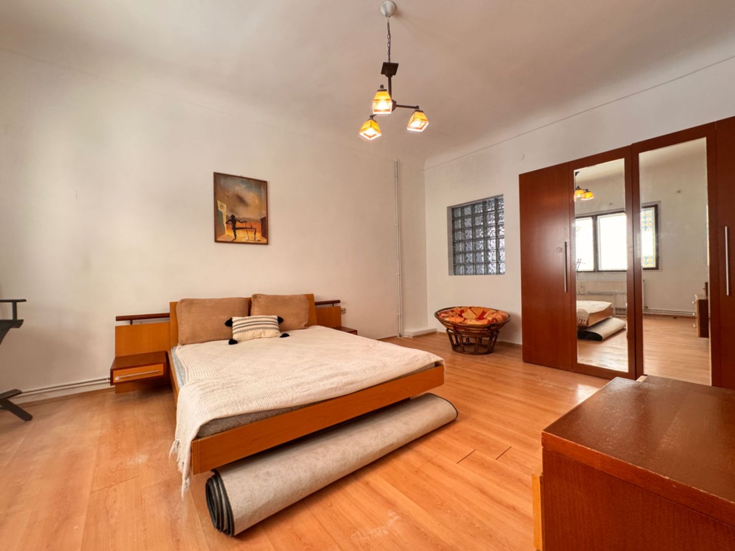 Apartament spațios la curte comună – zonă centrală, Oradea - Poză 1