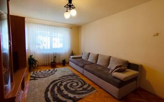 Apartament cu 3 camere de vanzare, Cetate - Poză 2