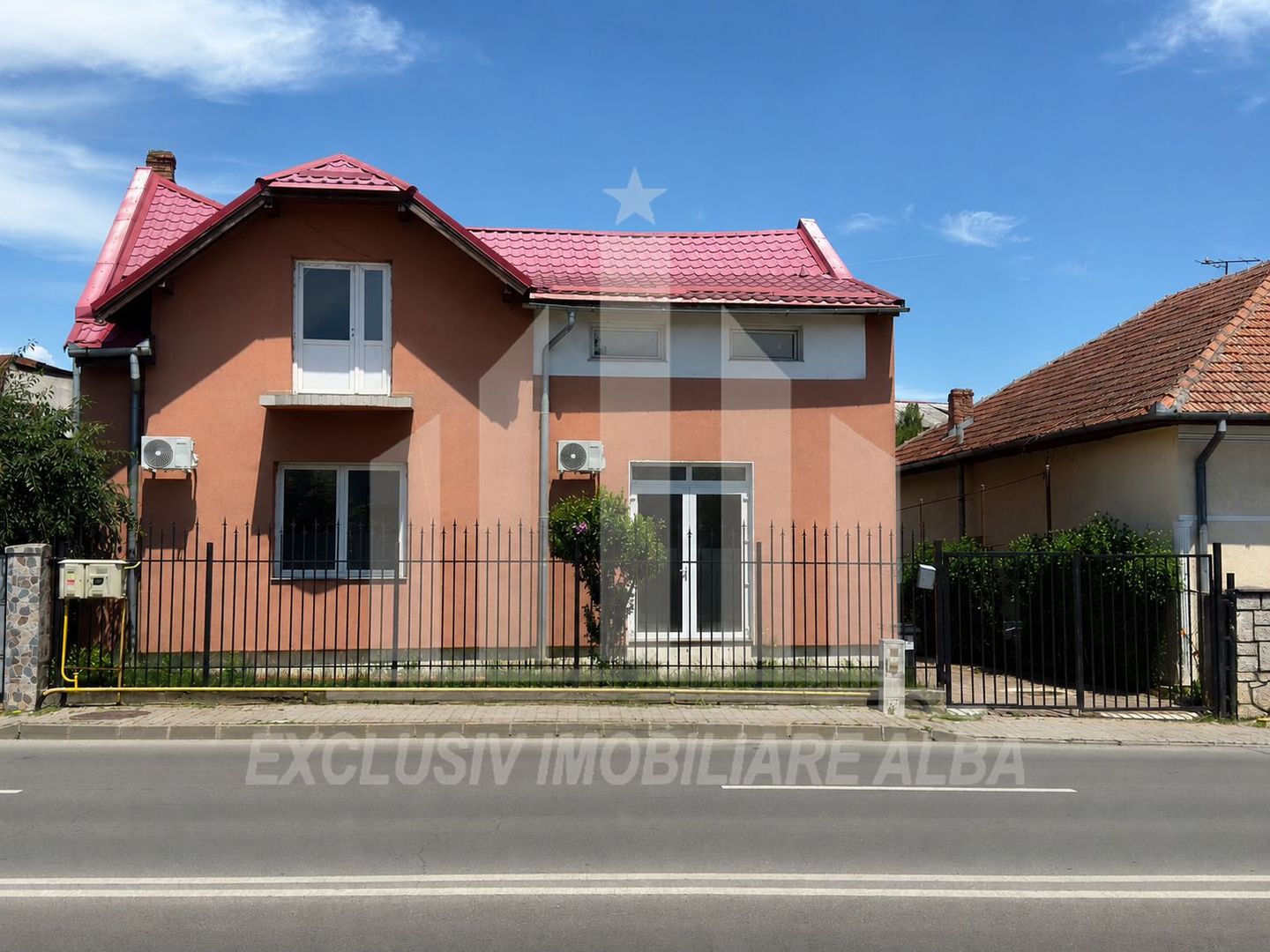 Casa individuala | De vanzare | 200 mp | 430 mp teren | Cetate - Poză 1