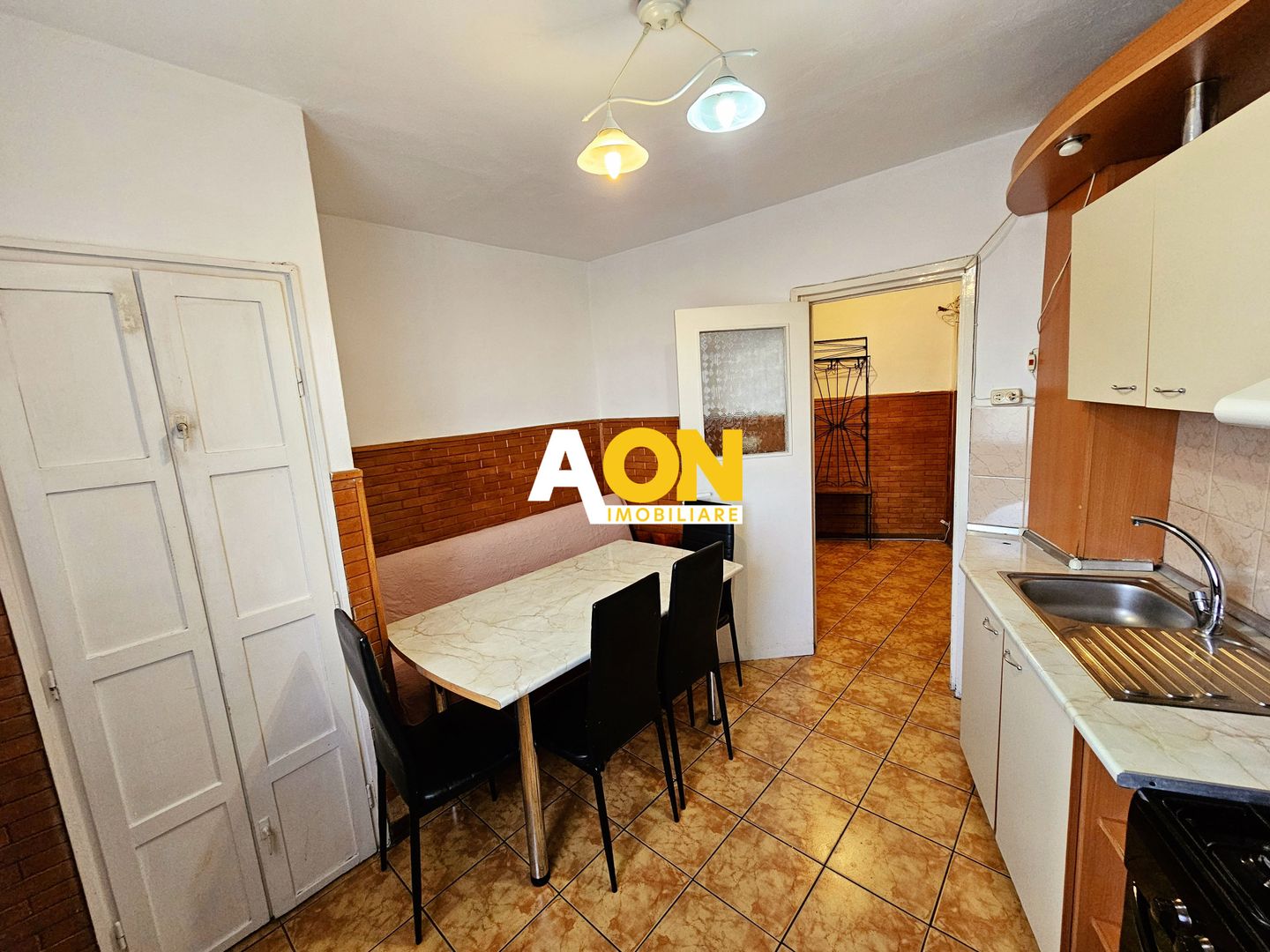 Apartament 2 camere, decomandat, et.3, Cetate, zona Liceului Sportiv - Poză 6