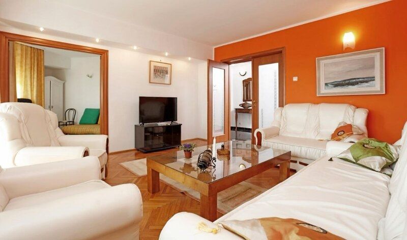 Piata Victoriei, Buzesti - Poză 2