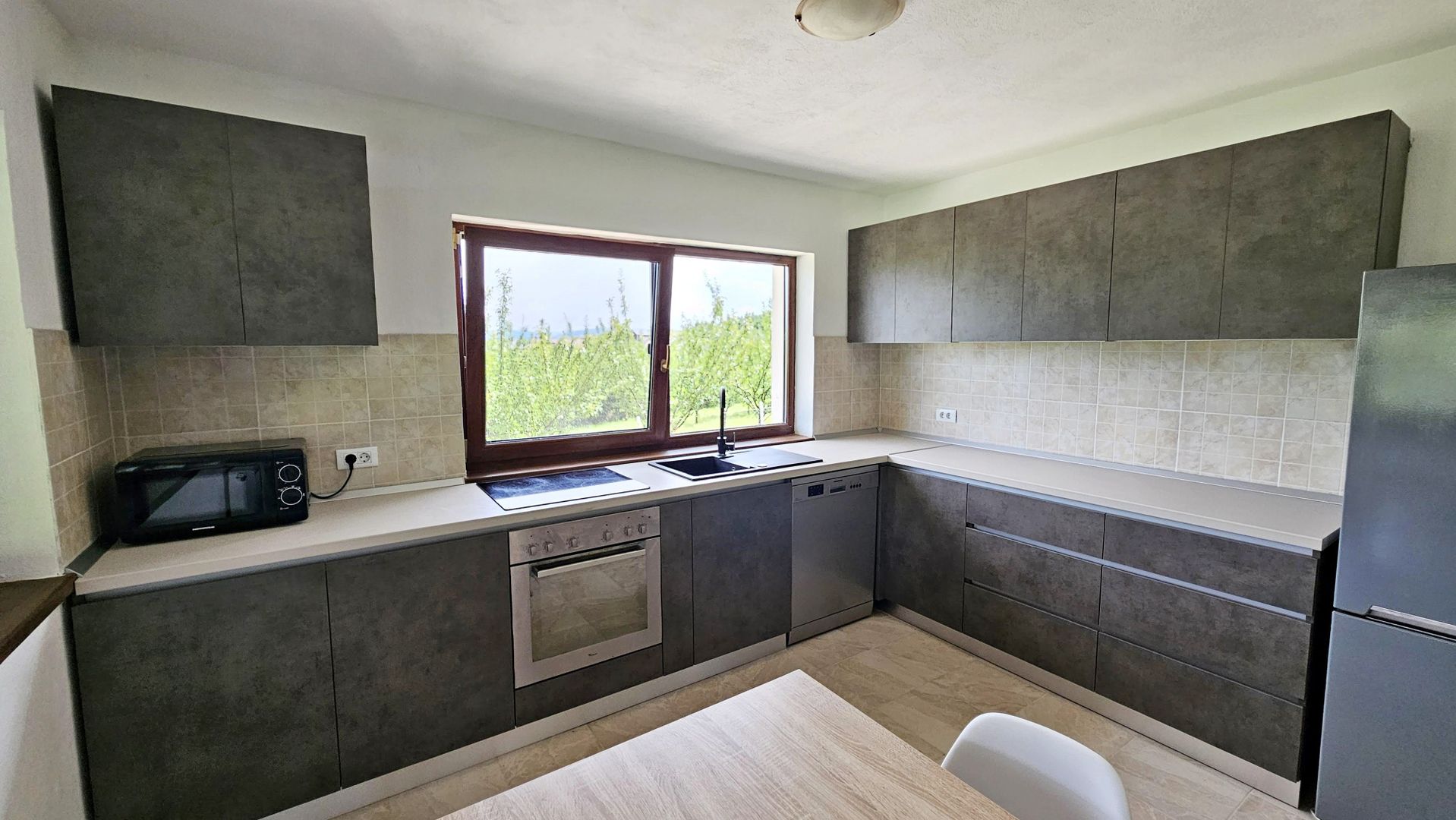 Vila noua-Sanpetru Dealul Lempes, zona verde si linistita - Poză 4