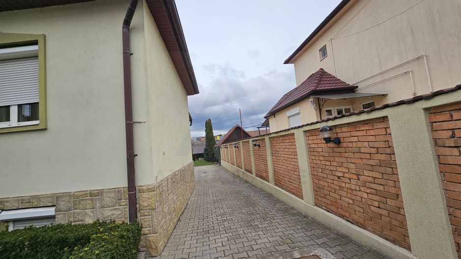 Casa 5 camere 3 bai garaj inchis si teren 700 mp utili in Lazaret - Poză 14