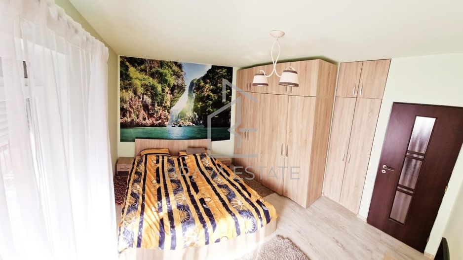 Apartament 3 camere, 2 balcoane ,parcare, zona Terra - Poză 4