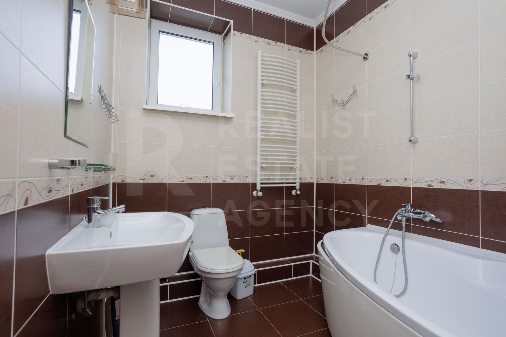 Chirie, casă, 6 camere, Strada Trifan Baltă, Centru - Poză 29