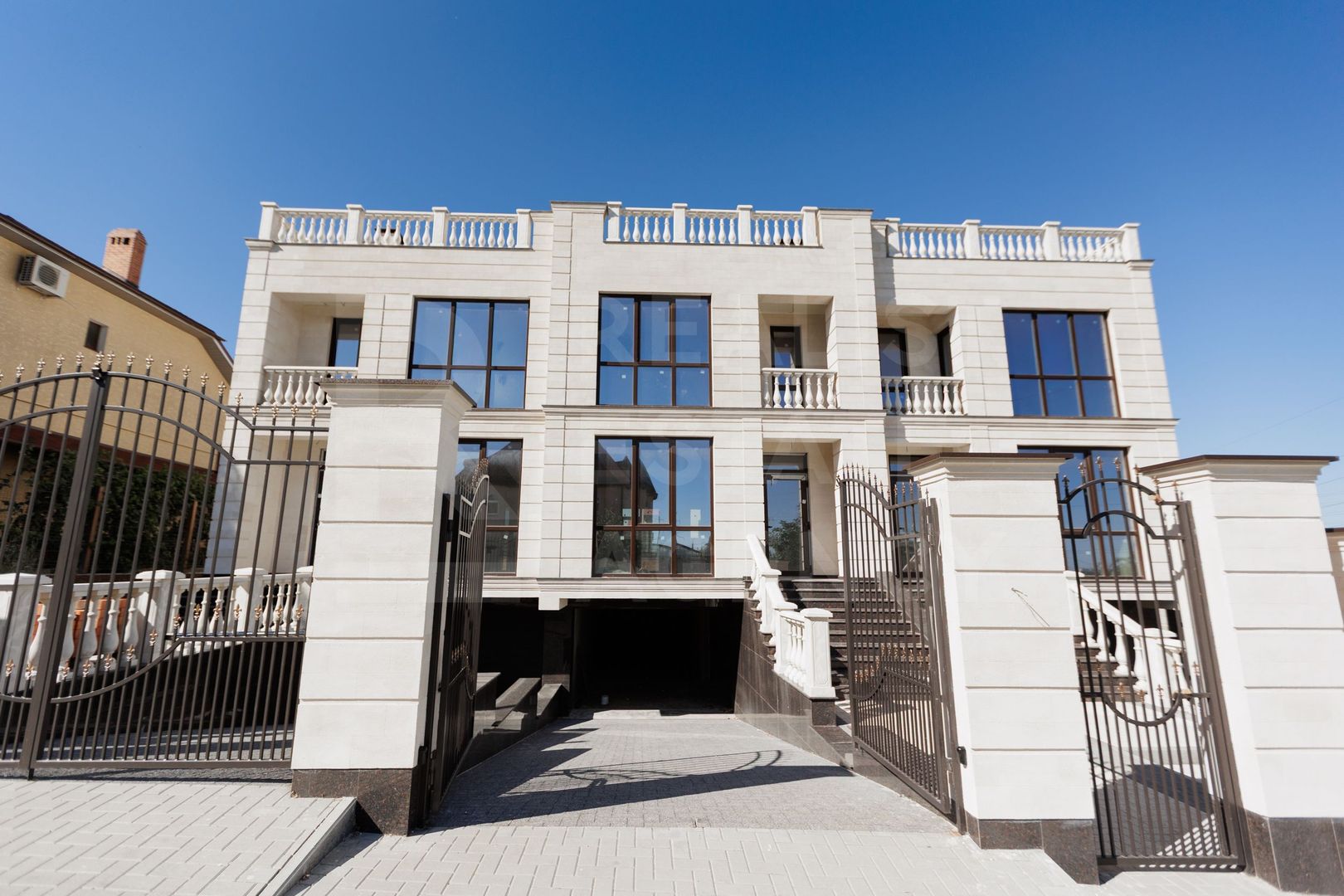 Vânzare, townhouse, pe str-la 1 Sfinții Marțiri Brâncoveni, sec. Codru - Poză 1