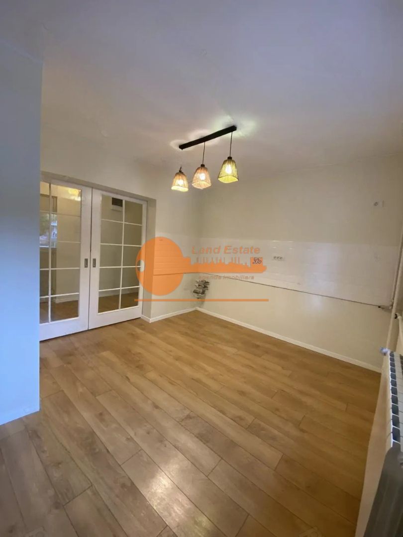 2camere 13 septembrie - 1987 - Poză 7