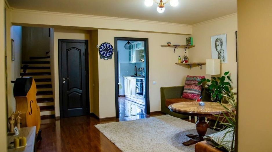 Casă complet mobilată P+1+M - Curte şi loc de parcare- - Poză 2