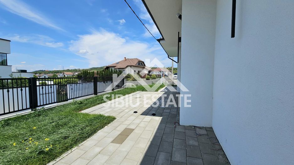 Casa pe parter, cu priveliste panoramica partial finisata - Poză 15