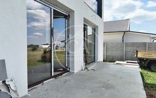 Apartament la casă de vanzare cu 2 camere si curte, Santandrei, Bihor - Poză 8