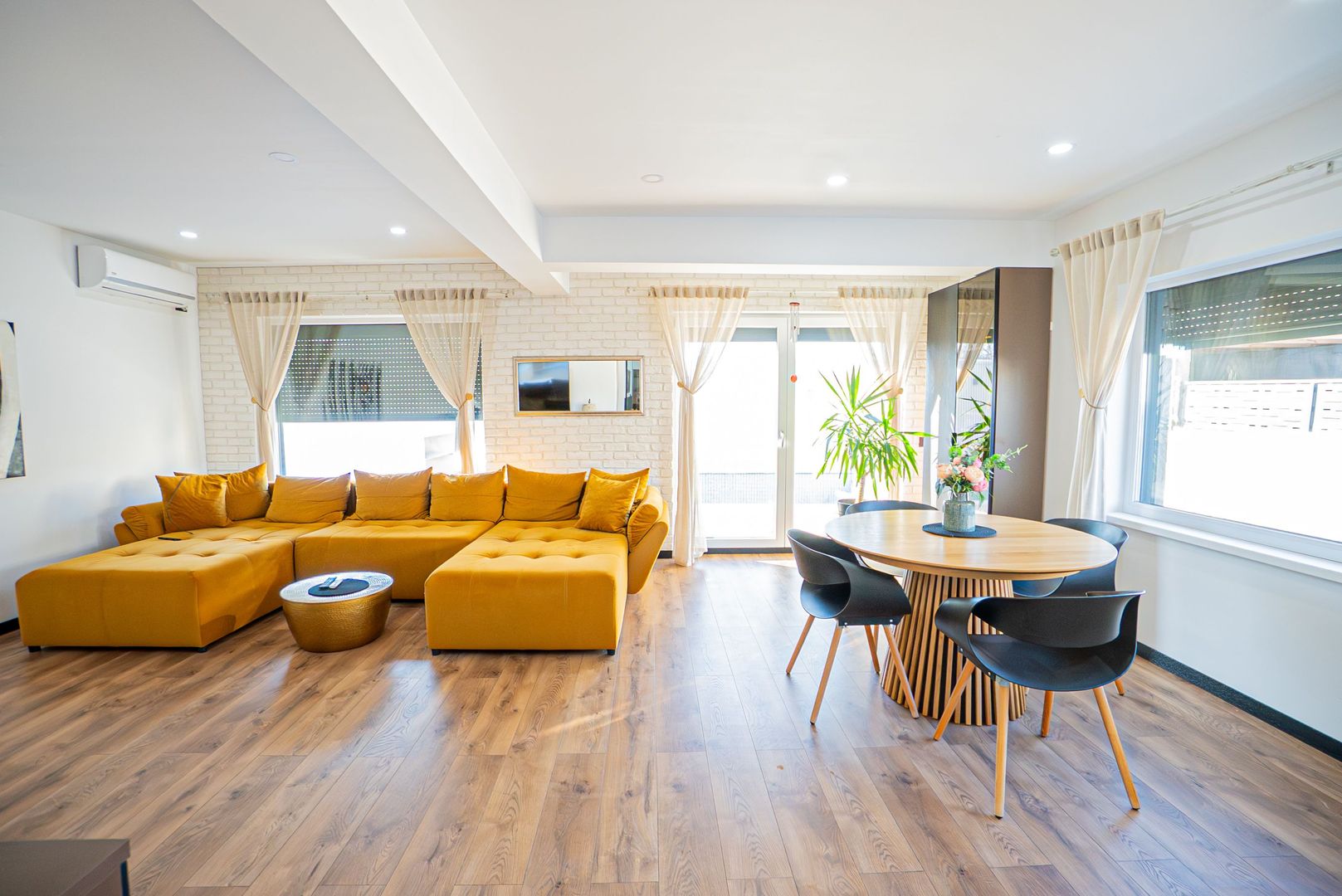 Lumina – Casa P+1E de vânzare, mobilată/echipata, cu piscină si garaj. - Poză 4