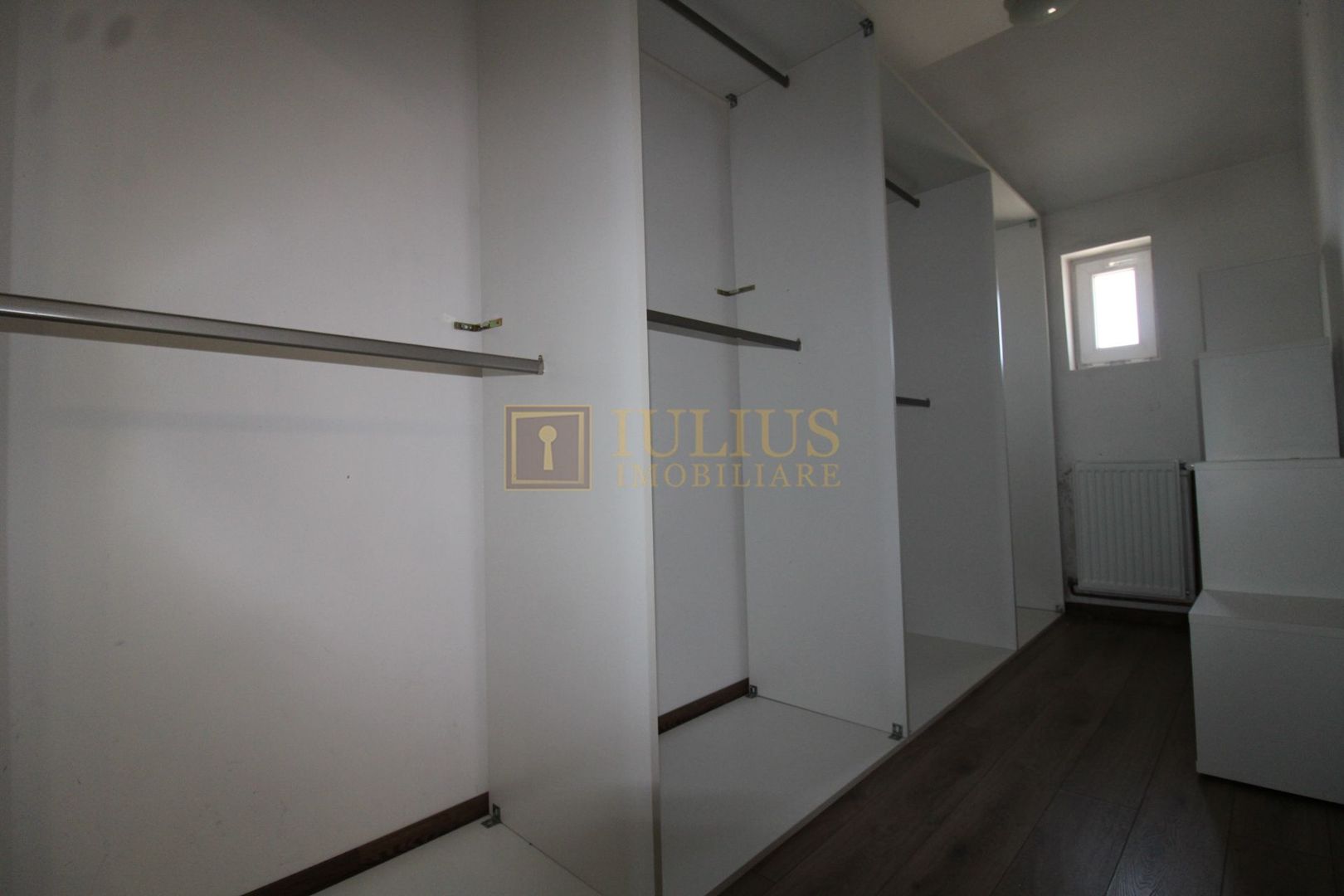 apartament la curte, 2 băi, loc de parcare, zona linistita, dressing - Poză 14