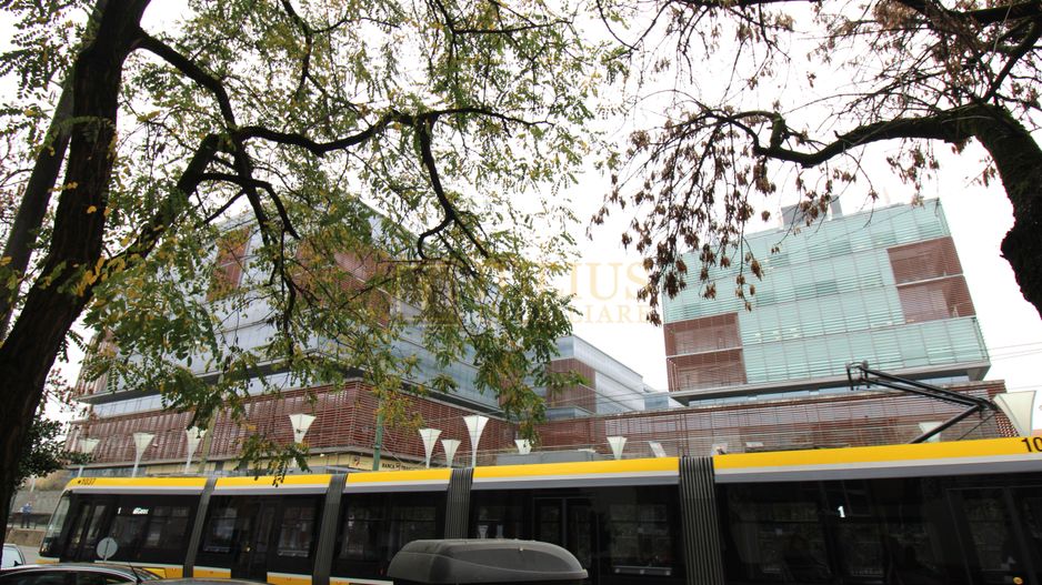 Piata 700; centrala proprie, la prima inchiriere dupa renovare. - Poză 1