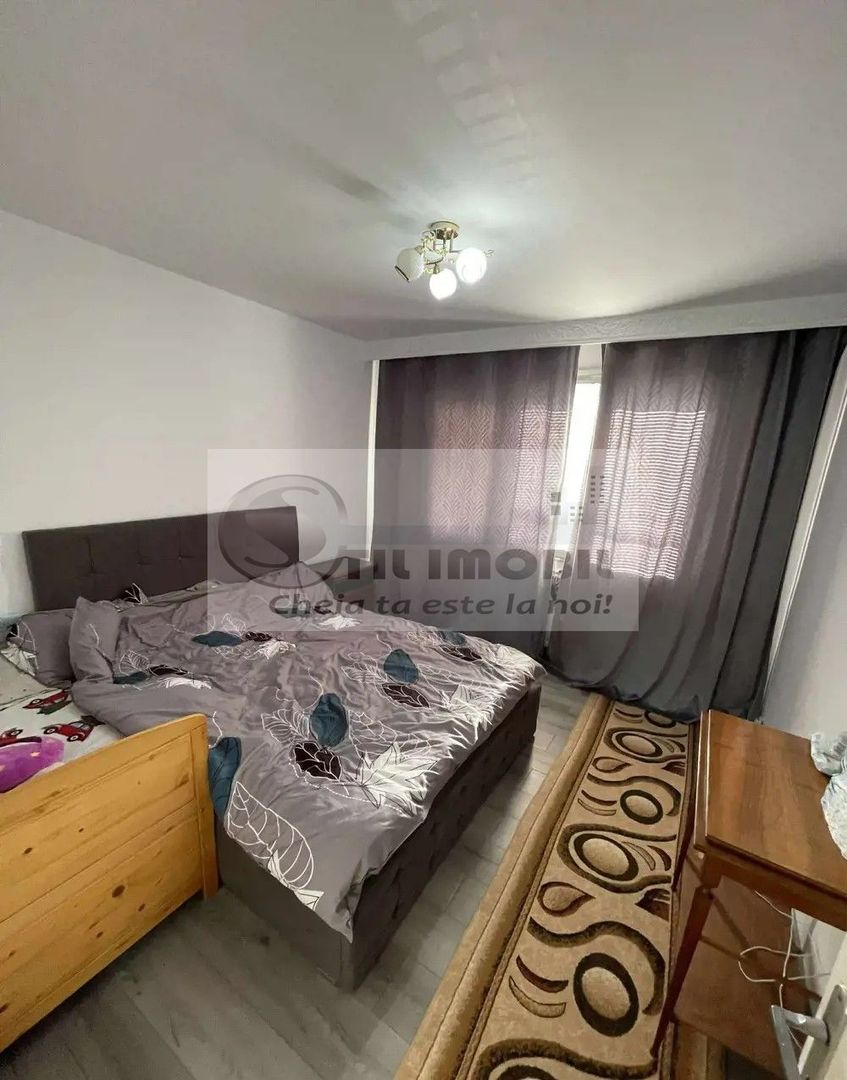 Apartament cu 3 camere - Piata Nicolina - 100.000 euro ! - Poză 3