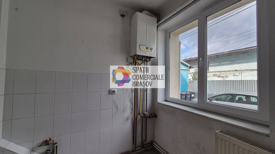 Shoroom cu depozitare Brașov 244 mp - Poză 6