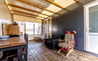 PRET NOU! Casa - tip container - Teren 1987 mp - Turnu - COMISION 0% - Poză 2