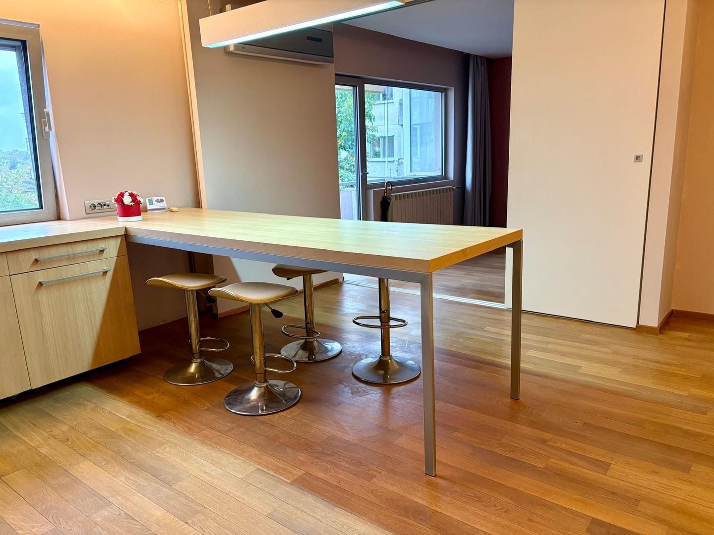 Decomandat si mobilat modern - Poză 1