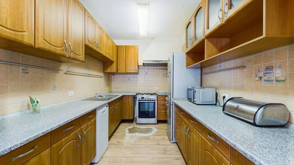 Casă generoasă în Grădiște - Poză 4