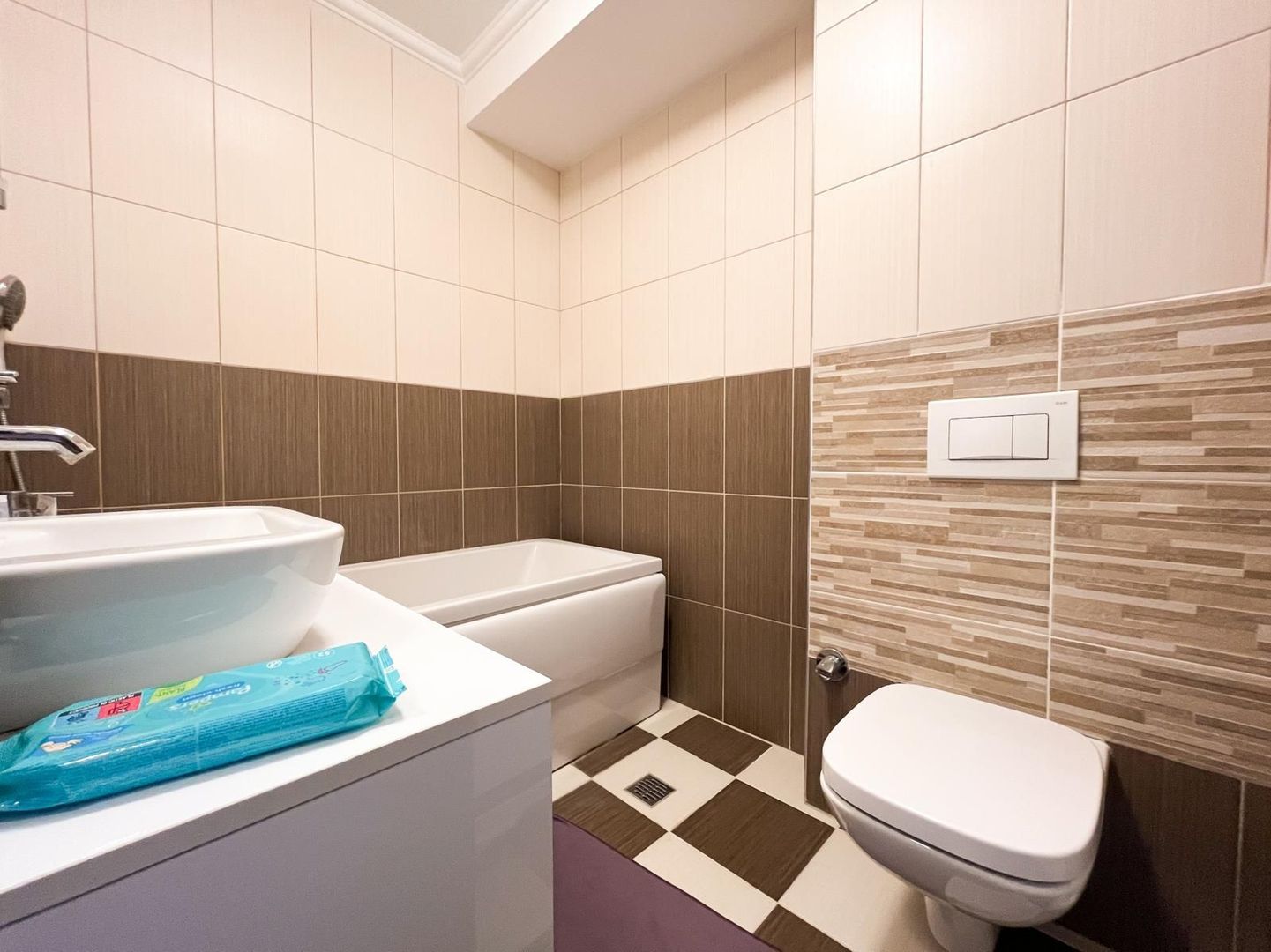 Colț de liniște cu piscină și parcare privată în inima zonei Iancu Nicolae - Poză 4