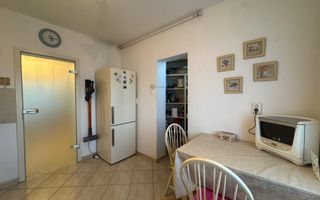 Apartament spatios cu 4 camere si garaj | Spitalul Judetean - Poză 16