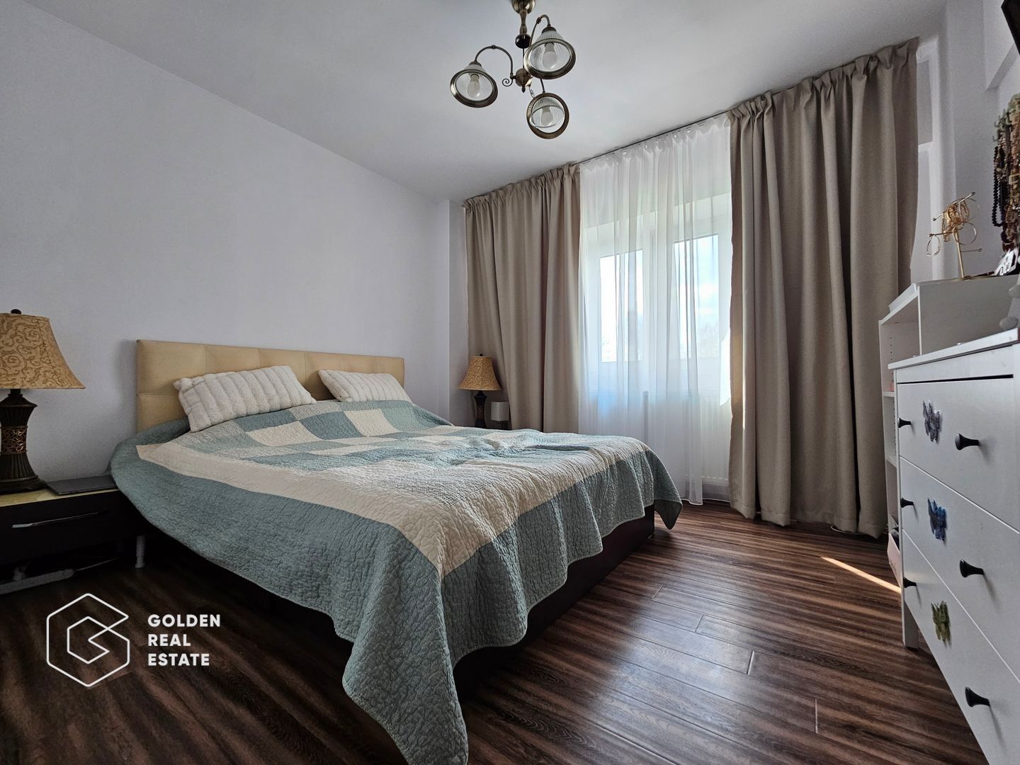 Apartament 4 camere in centru Otopeni, 2 bai, mobilat si utilat - Poză 4