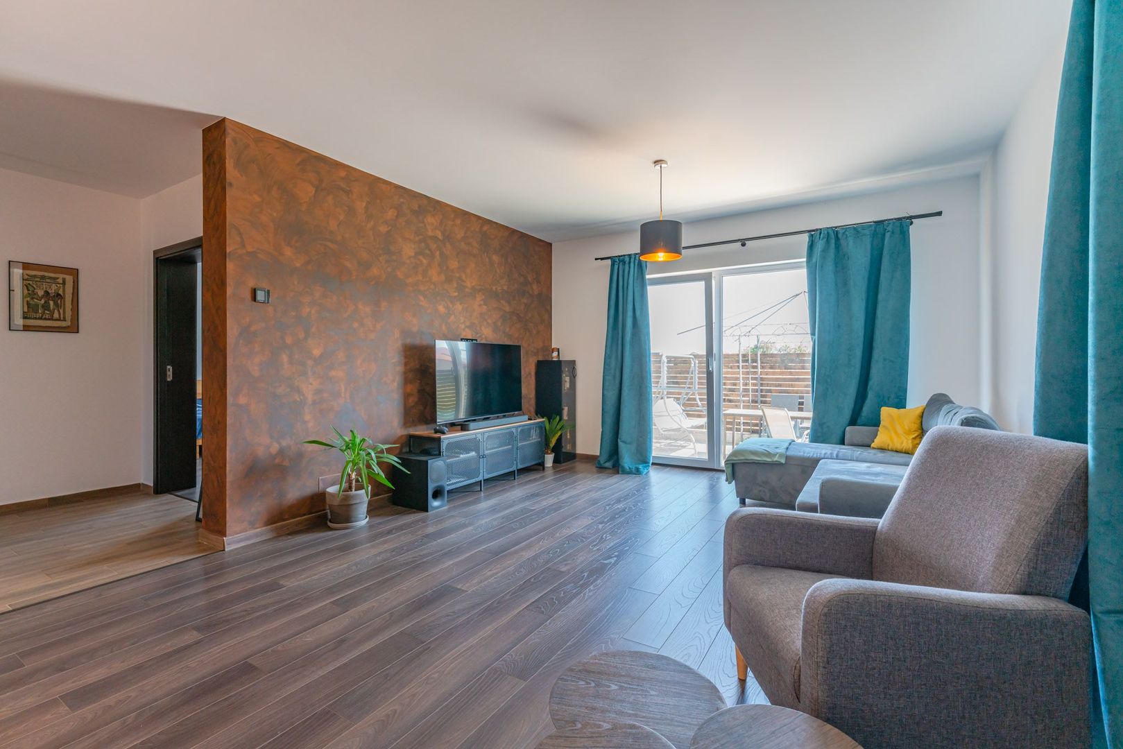 Casă Individuală de Închiriat, Încălzire în Pardoseală, Teren 400 mp - Poză 2