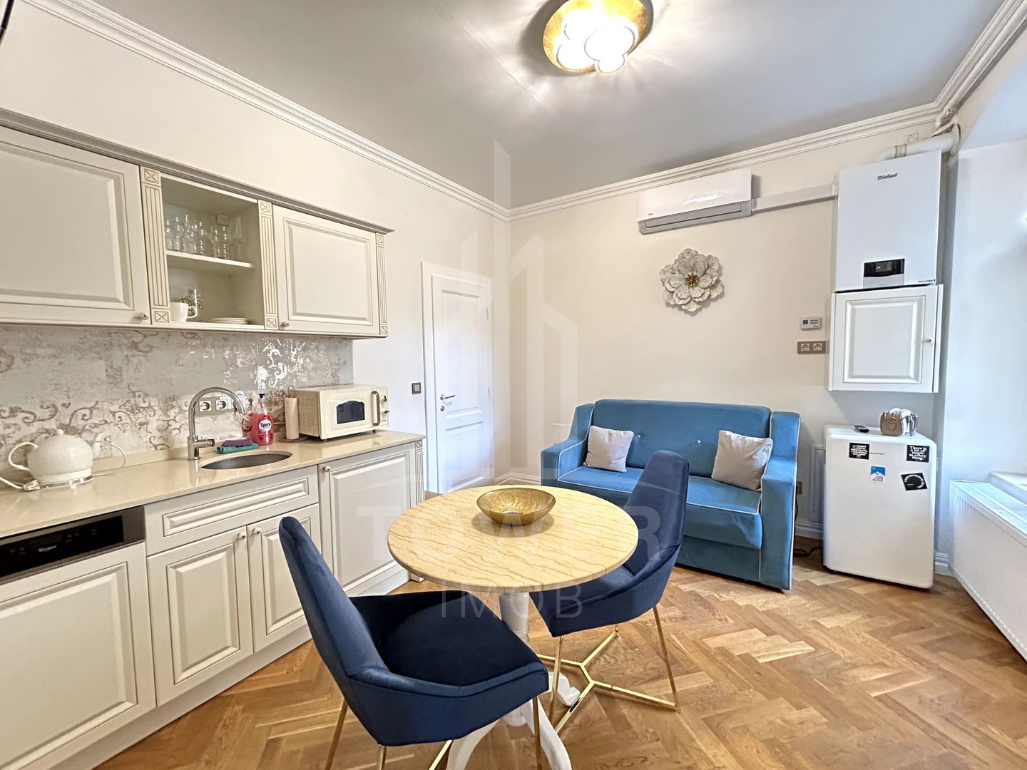 Apartament renovat, cu garaj și pivnițe, în Centrul Istoric al Sibiului - Poză 10