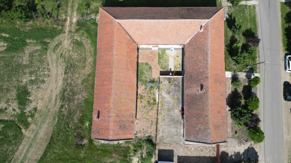 Casa cu istorie in Petrovaselo - Poză 17