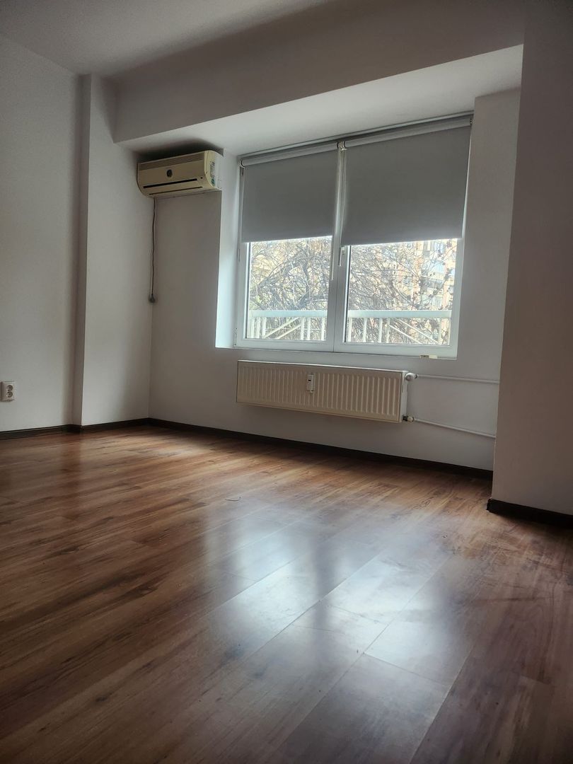 Închiriez apartament 2 camere nemobilat, Piața Muncii, pretabil birou - Poză 4