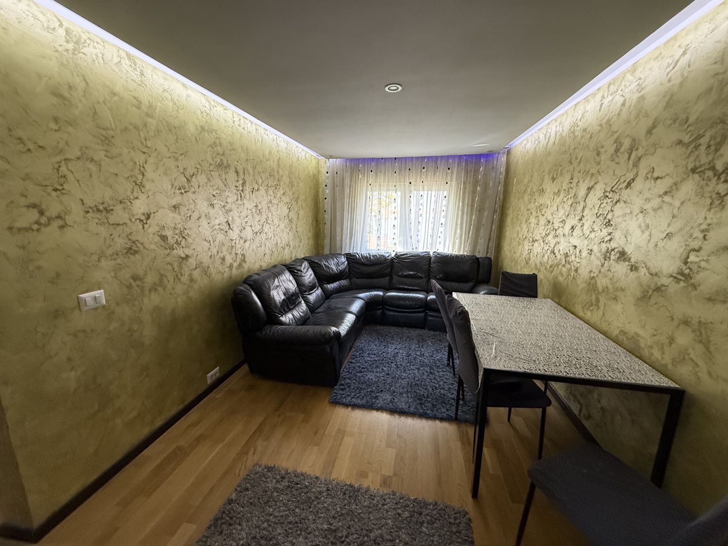 Apartament 3 camere | 100 mp | Zona Centrală | Etaj 1 | 450 €/lună - Poză 1